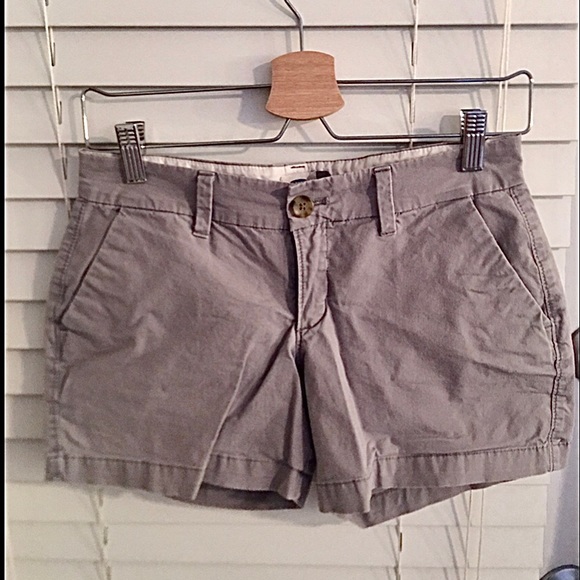 Size 0 grey khaki old navy shorts - Picture 1 of 3